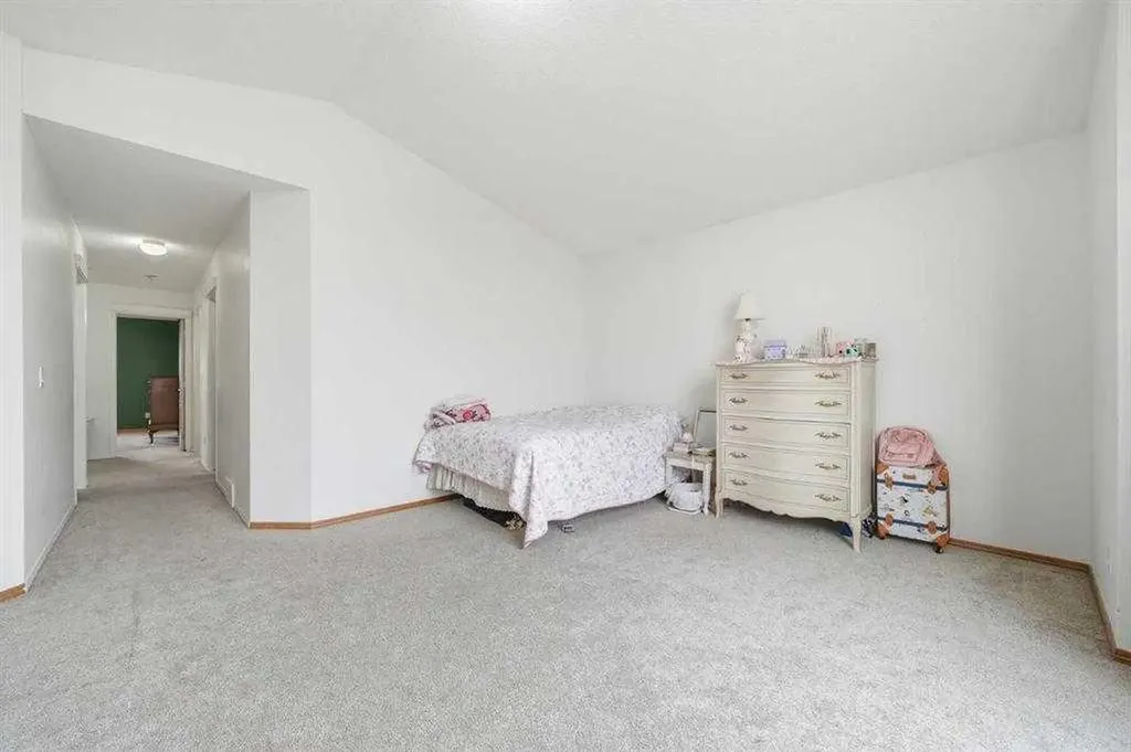 62 New Brighton Circle SE Calgary AB T2Z 4B3