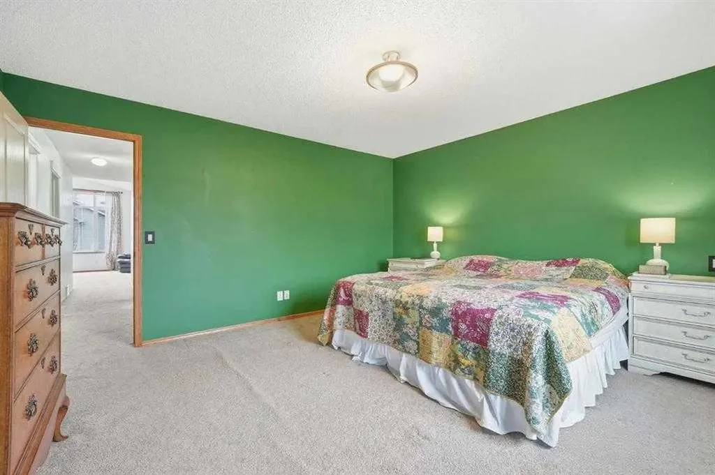 62 New Brighton Circle SE Calgary AB T2Z 4B3