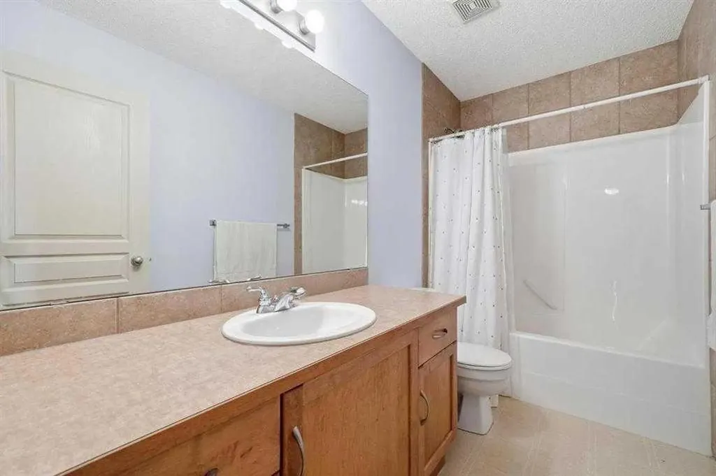 62 New Brighton Circle SE Calgary AB T2Z 4B3