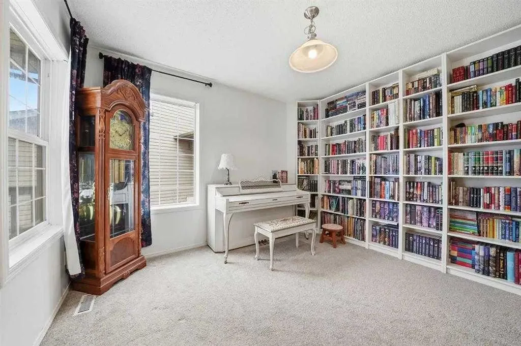 62 New Brighton Circle SE Calgary AB T2Z 4B3