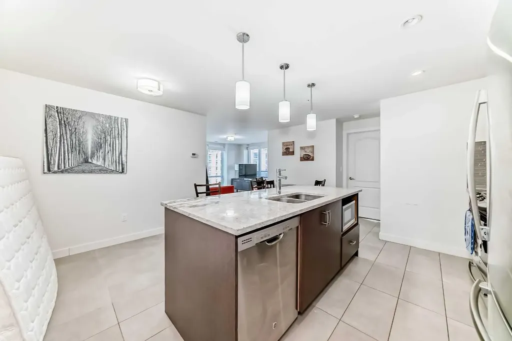 303 13 Avenue SW Calgary AB T2R 0Y9