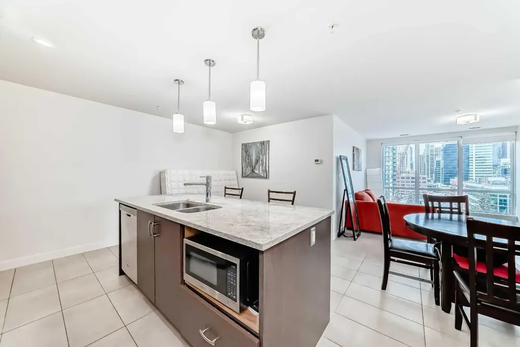 303 13 Avenue SW Calgary AB T2R 0Y9