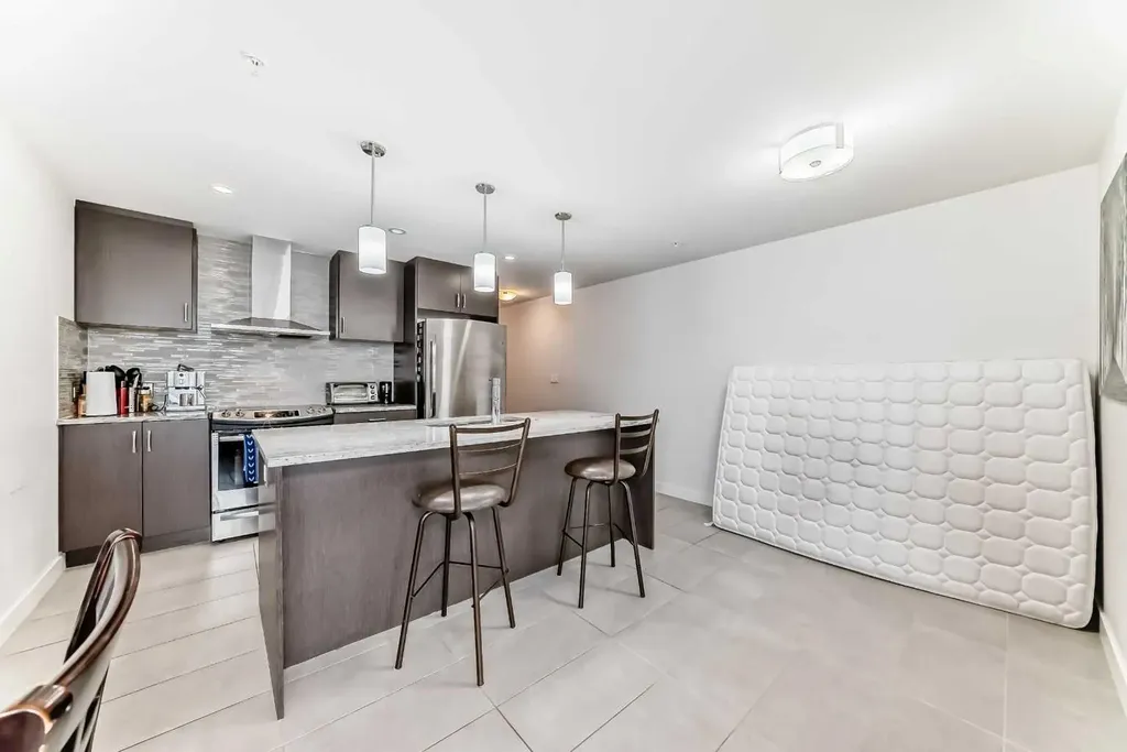 303 13 Avenue SW Calgary AB T2R 0Y9
