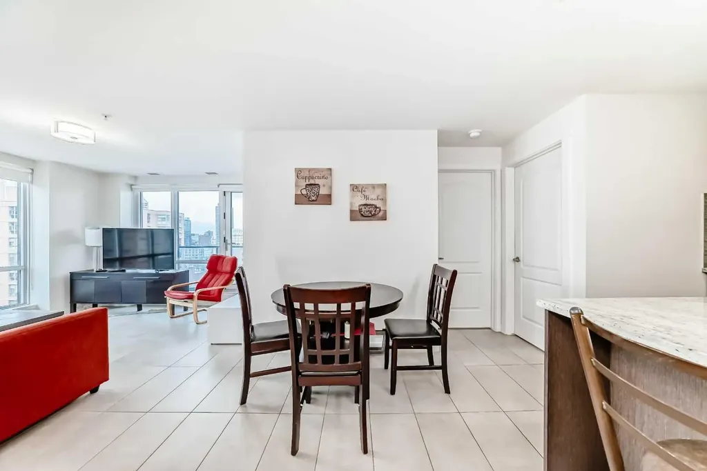 303 13 Avenue SW Calgary AB T2R 0Y9