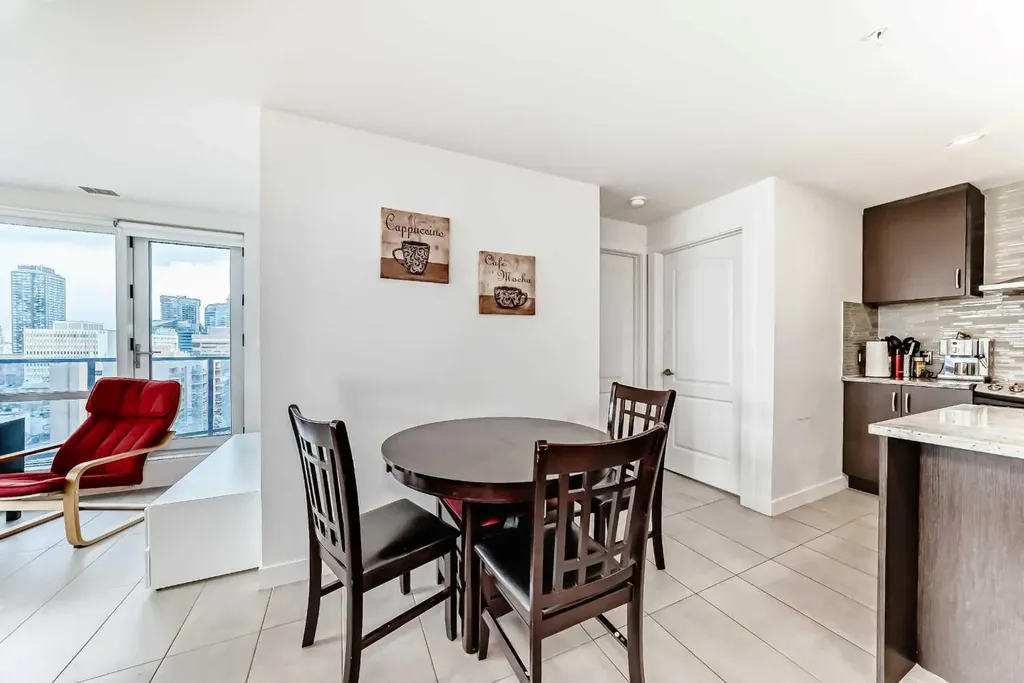 303 13 Avenue SW Calgary AB T2R 0Y9
