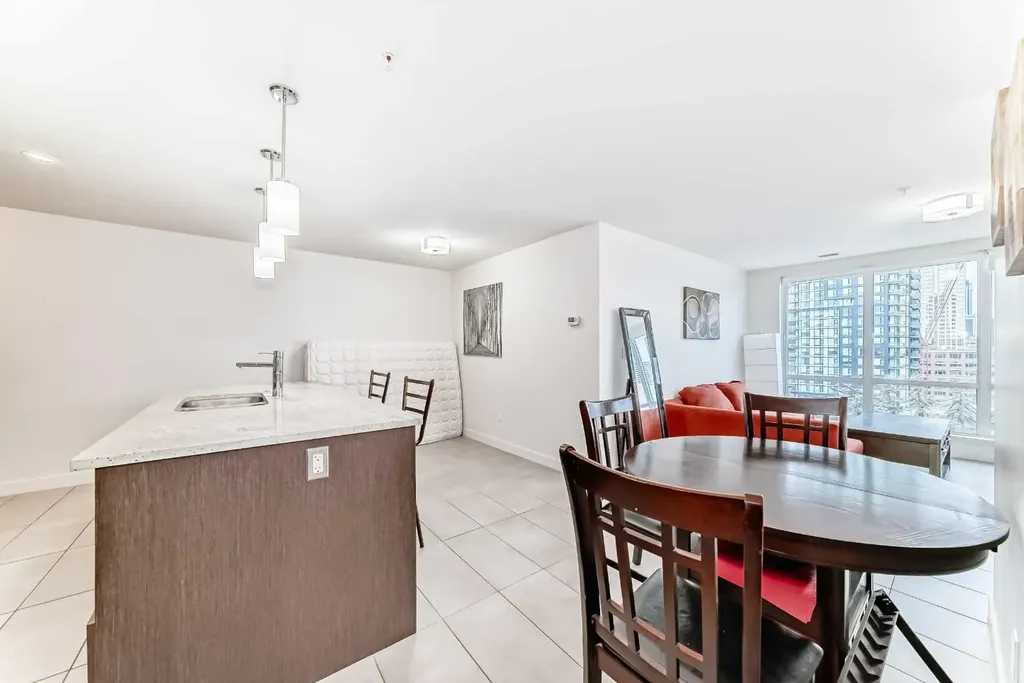 303 13 Avenue SW Calgary AB T2R 0Y9