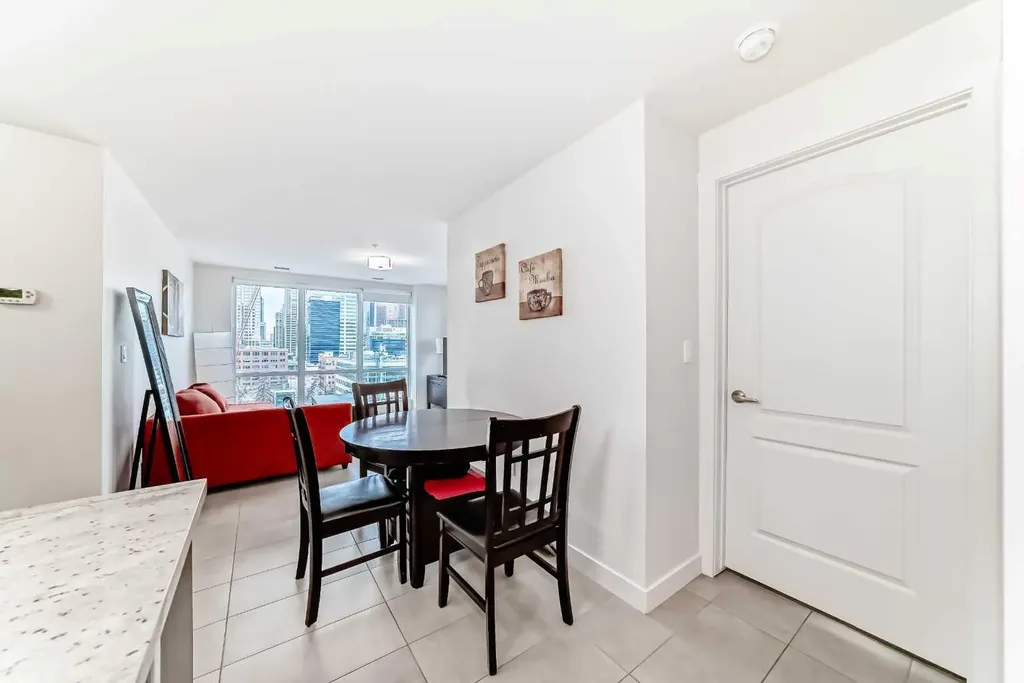 303 13 Avenue SW Calgary AB T2R 0Y9