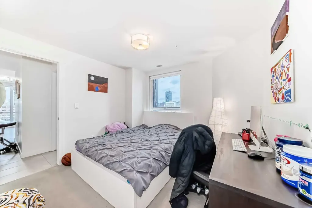 303 13 Avenue SW Calgary AB T2R 0Y9