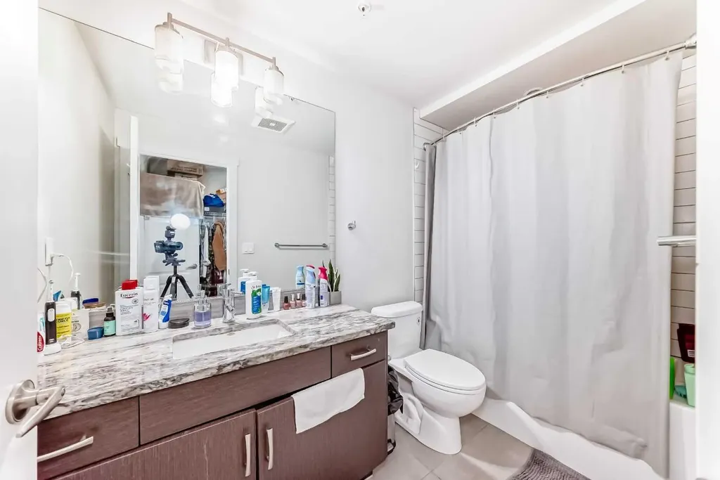 303 13 Avenue SW Calgary AB T2R 0Y9