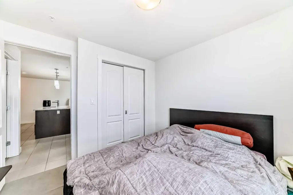 303 13 Avenue SW Calgary AB T2R 0Y9