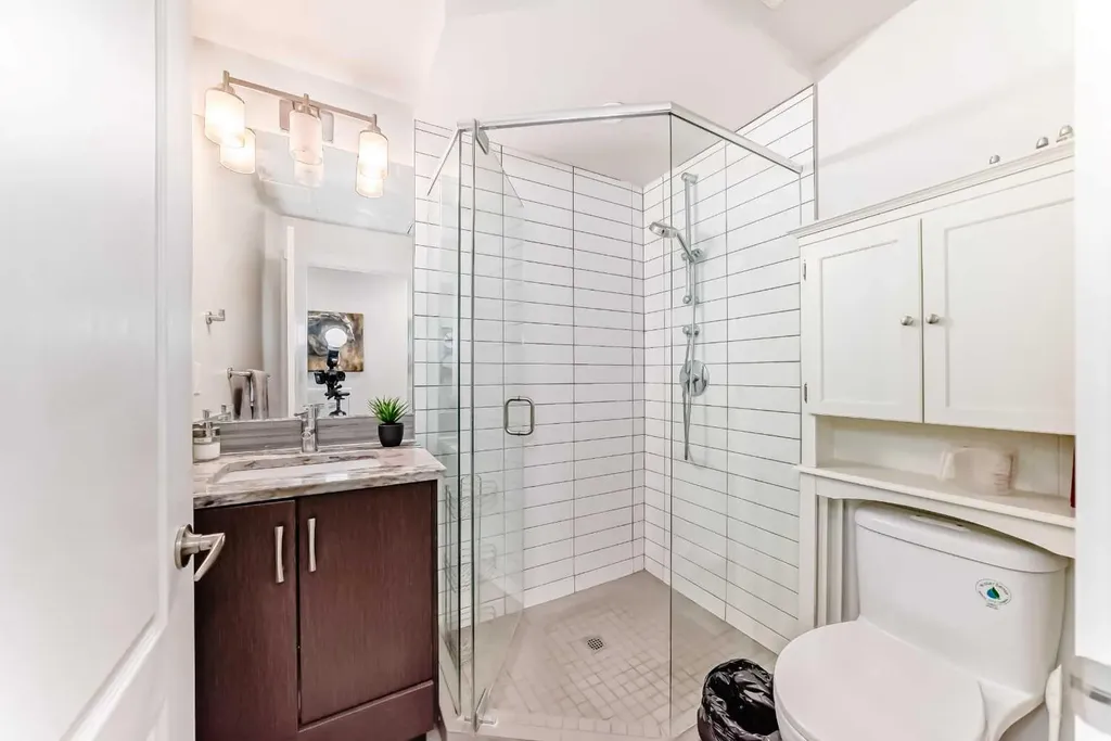 303 13 Avenue SW Calgary AB T2R 0Y9