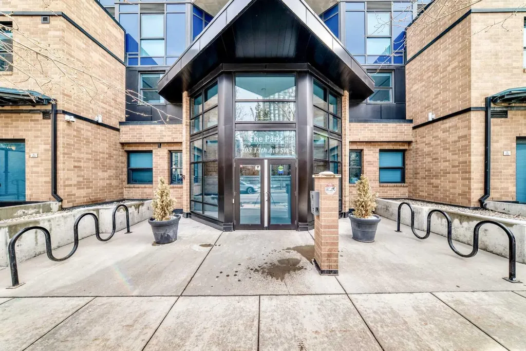 303 13 Avenue SW Calgary AB T2R 0Y9