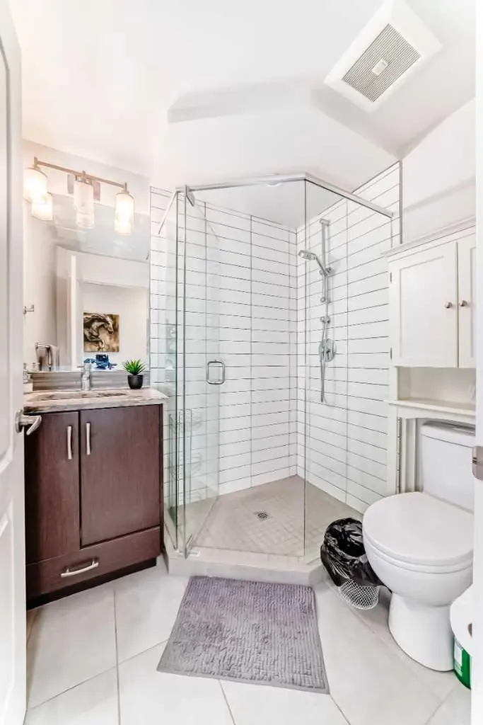 303 13 Avenue SW Calgary AB T2R 0Y9