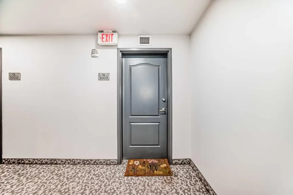 303 13 Avenue SW Calgary AB T2R 0Y9