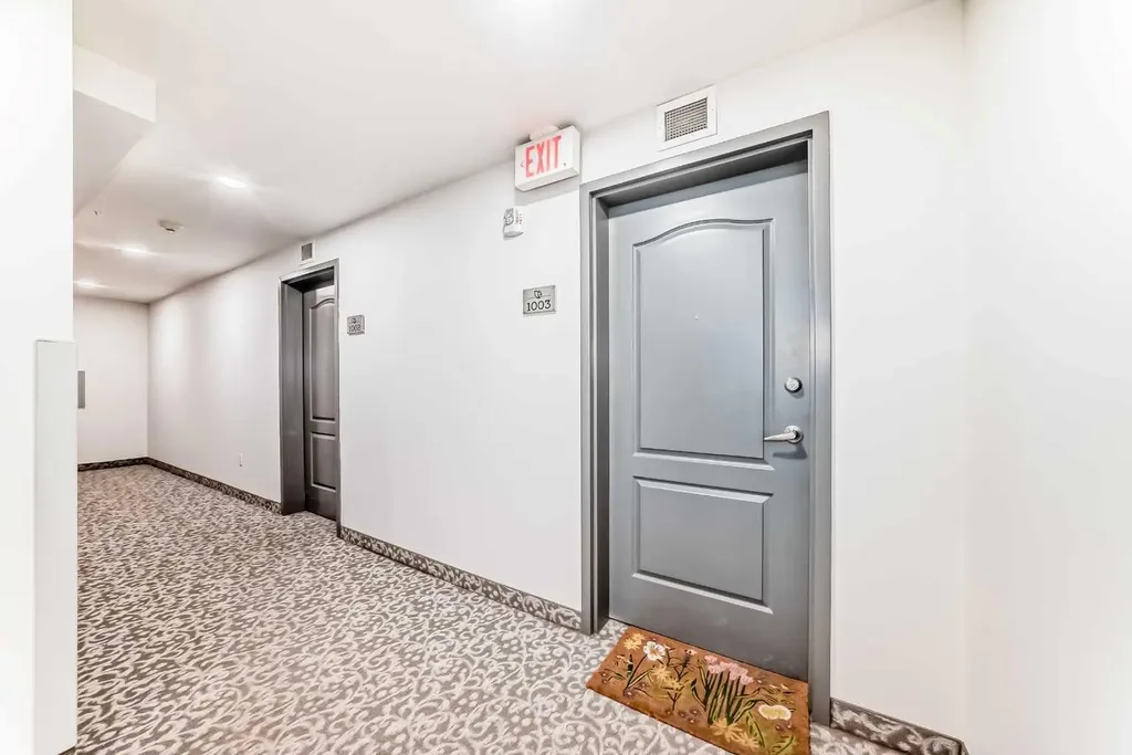 303 13 Avenue SW Calgary AB T2R 0Y9