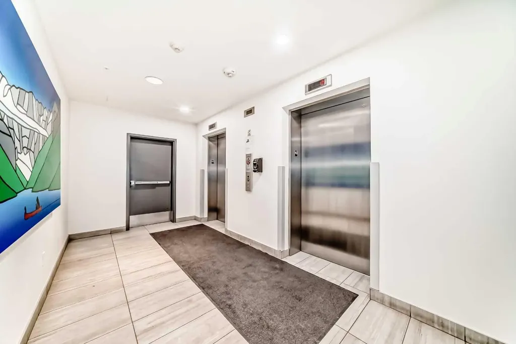 303 13 Avenue SW Calgary AB T2R 0Y9