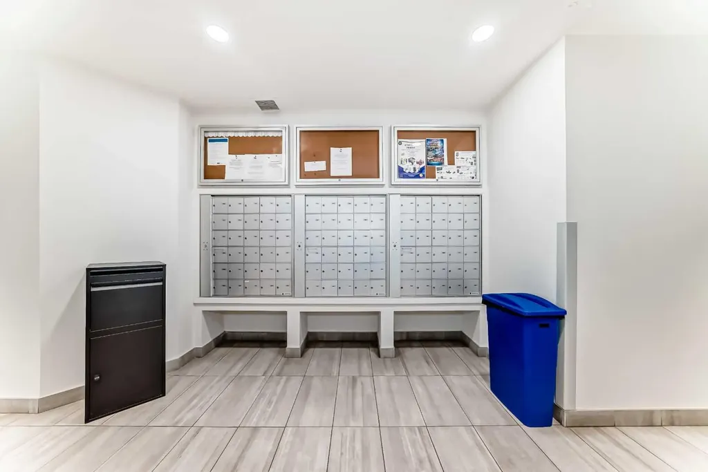 303 13 Avenue SW Calgary AB T2R 0Y9