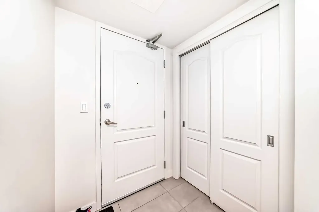 303 13 Avenue SW Calgary AB T2R 0Y9