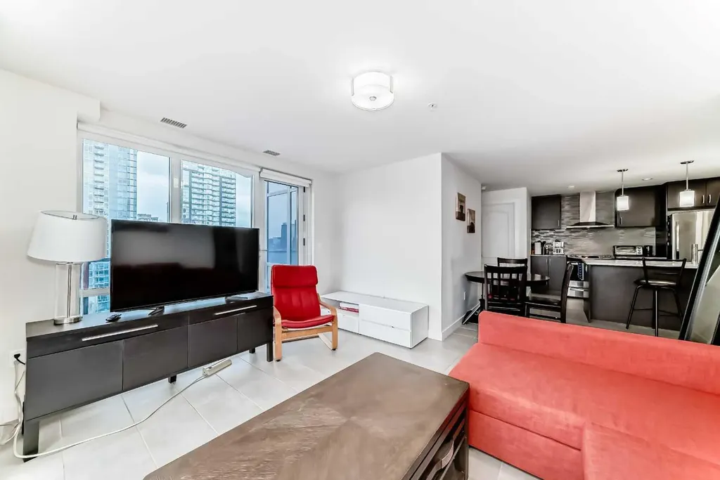 303 13 Avenue SW Calgary AB T2R 0Y9