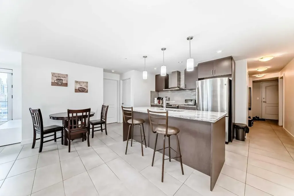 303 13 Avenue SW Calgary AB T2R 0Y9