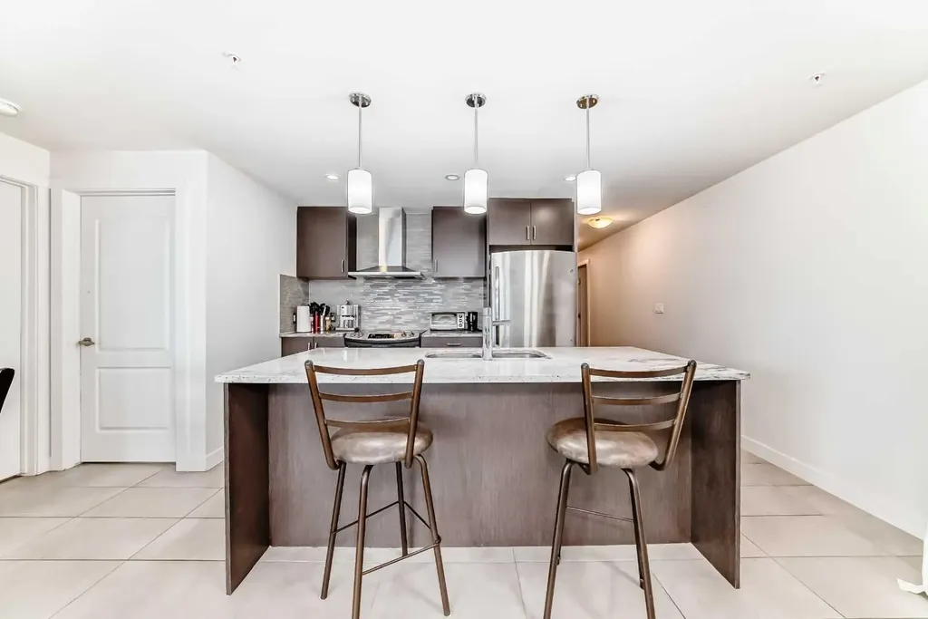 303 13 Avenue SW Calgary AB T2R 0Y9