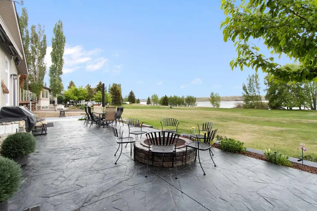 654 Lakeside Drive Rural Vulcan County AB T0B2R0