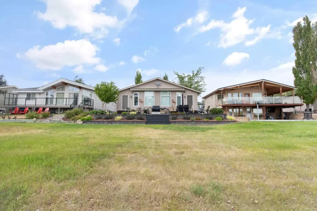 654 Lakeside Drive Rural Vulcan County AB T0B2R0