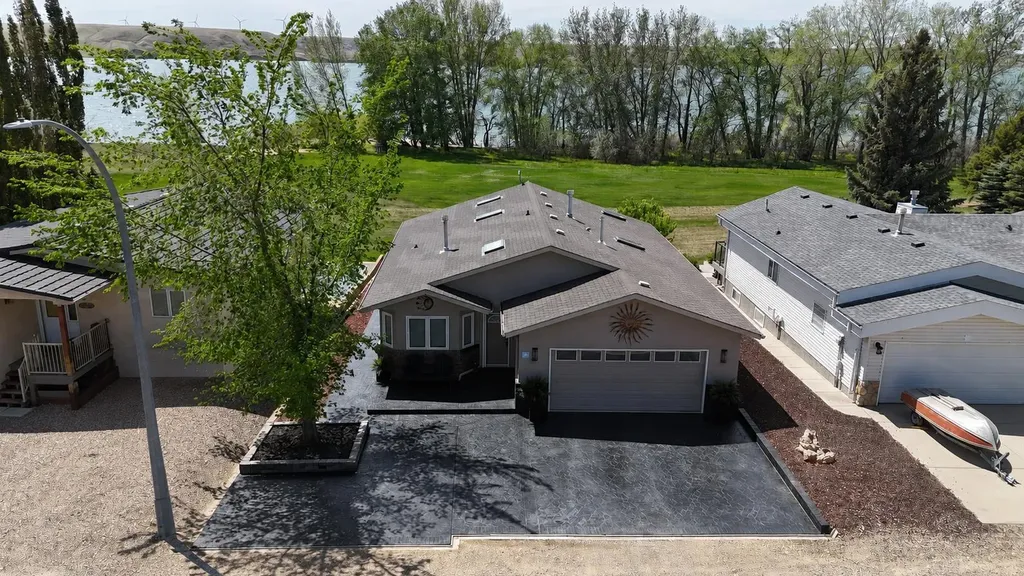 654 Lakeside Drive Rural Vulcan County AB T0B2R0