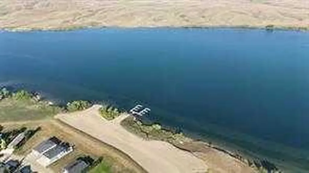 654 Lakeside Drive Rural Vulcan County AB T0B2R0