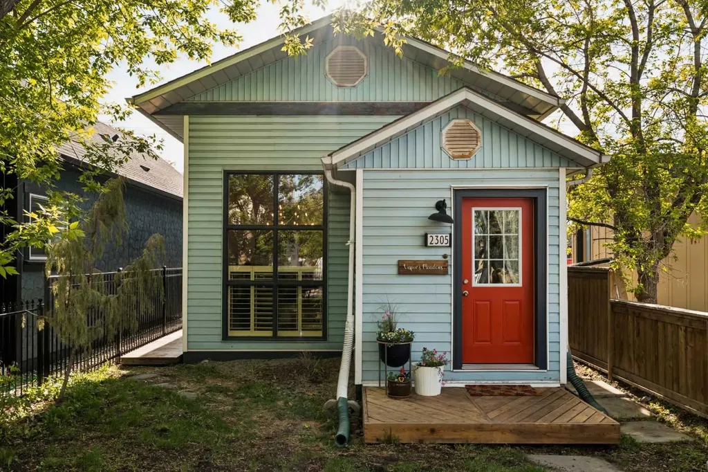 2305 15a Street SE Calgary AB T2G 3N3