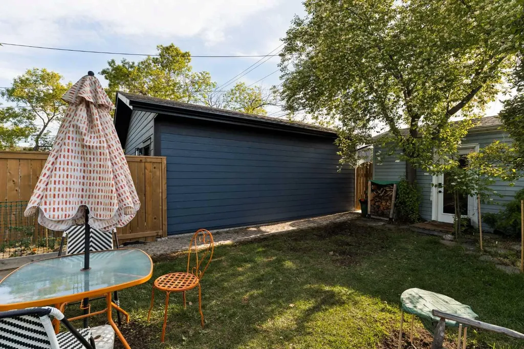 2305 15a Street SE Calgary AB T2G 3N3