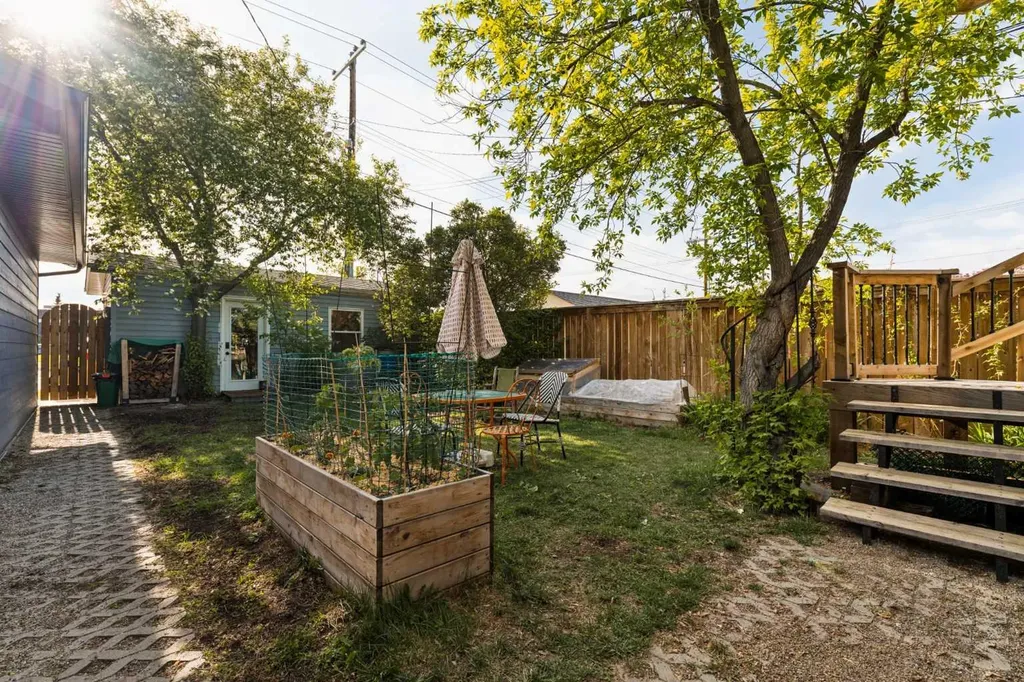 2305 15a Street SE Calgary AB T2G 3N3