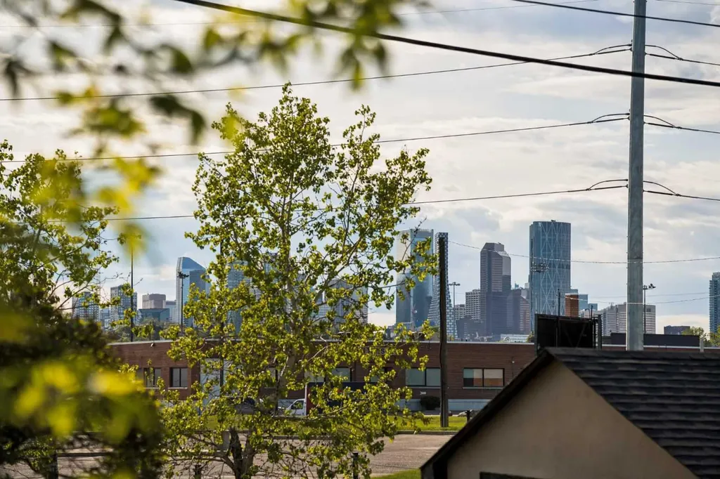 2305 15a Street SE Calgary AB T2G 3N3