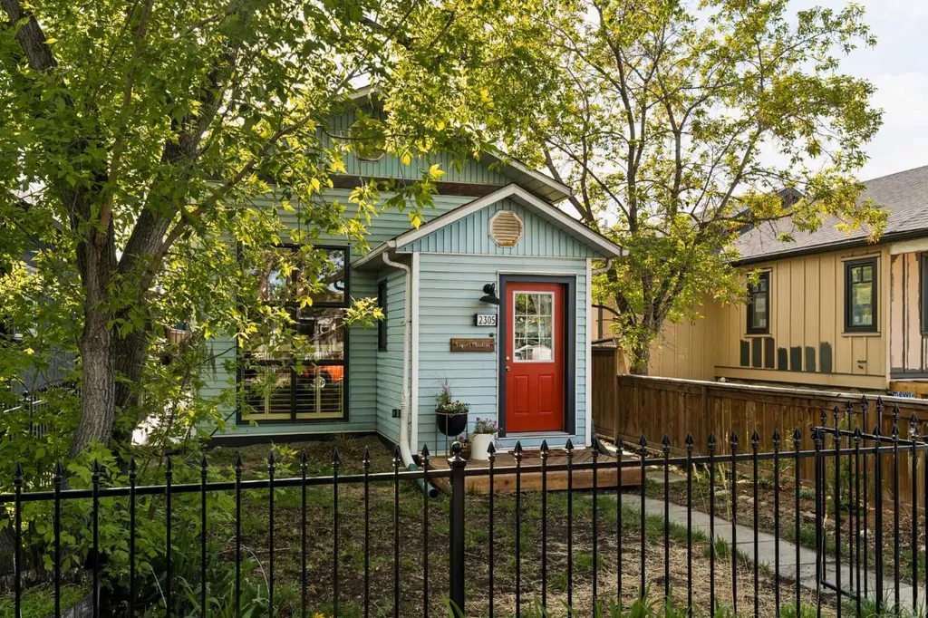 2305 15a Street SE Calgary AB T2G 3N3