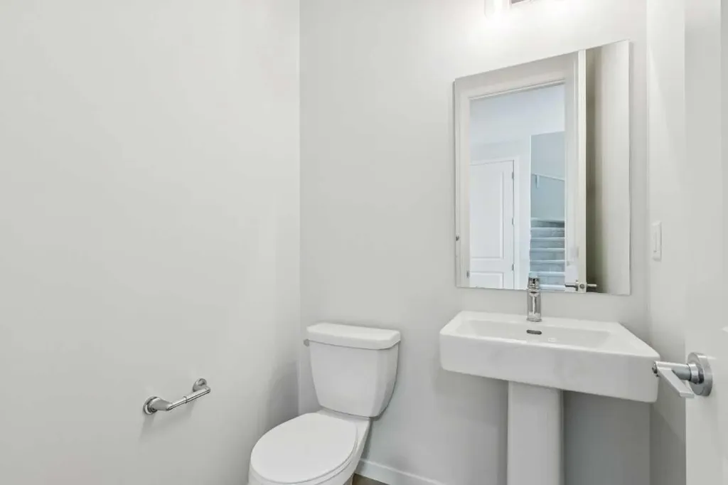 38 Annette Green NW Calgary AB T3R2B5