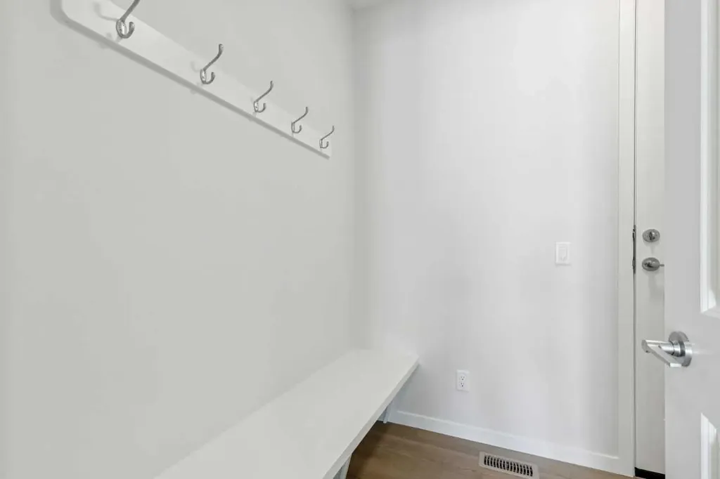 38 Annette Green NW Calgary AB T3R2B5