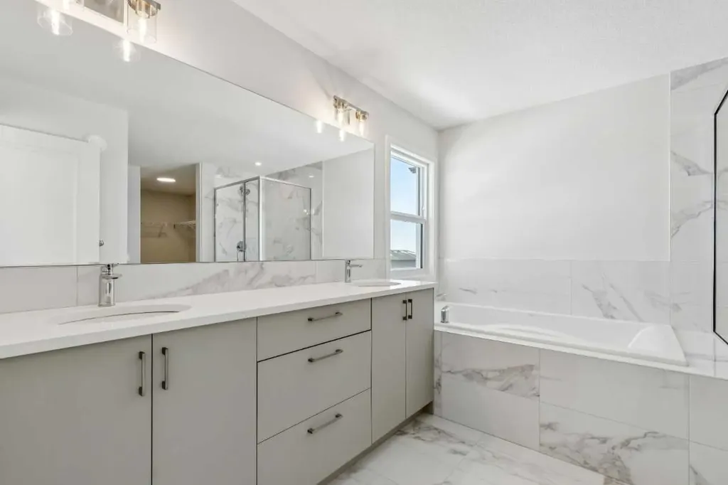 38 Annette Green NW Calgary AB T3R2B5