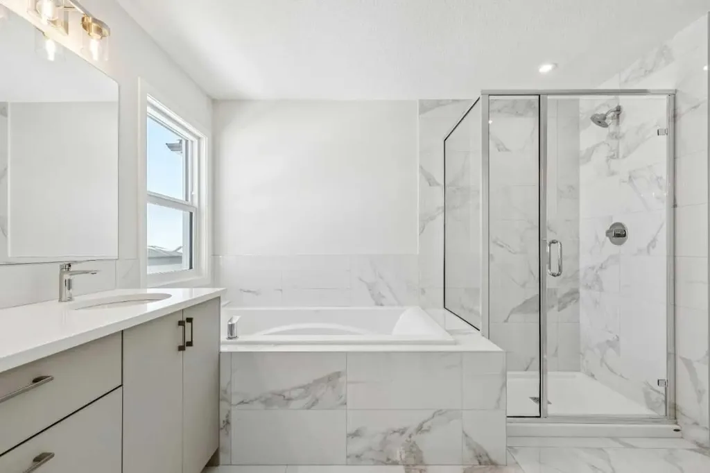 38 Annette Green NW Calgary AB T3R2B5