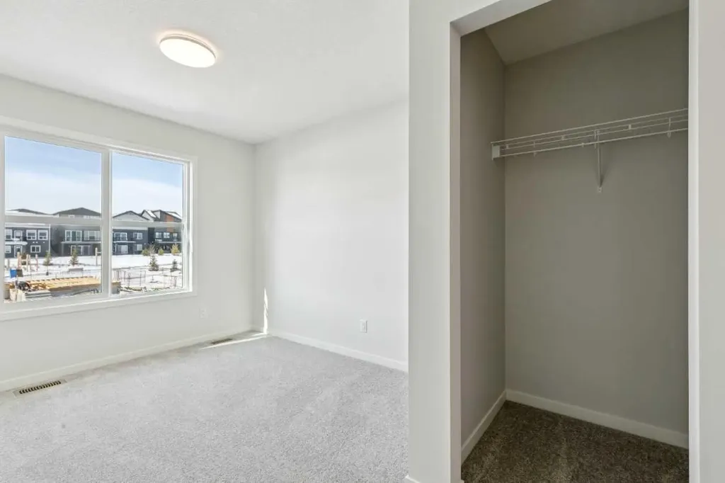 38 Annette Green NW Calgary AB T3R2B5