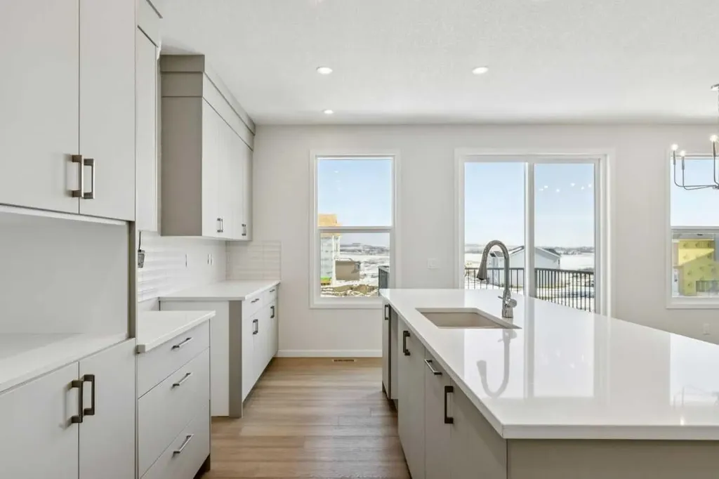 38 Annette Green NW Calgary AB T3R2B5