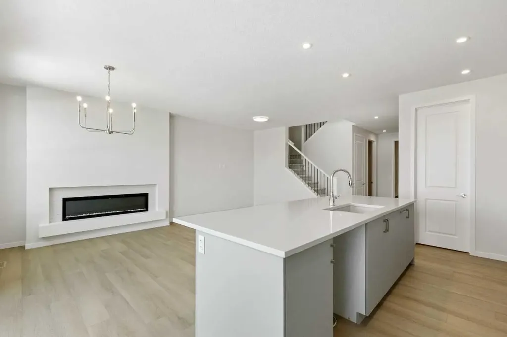 38 Annette Green NW Calgary AB T3R2B5