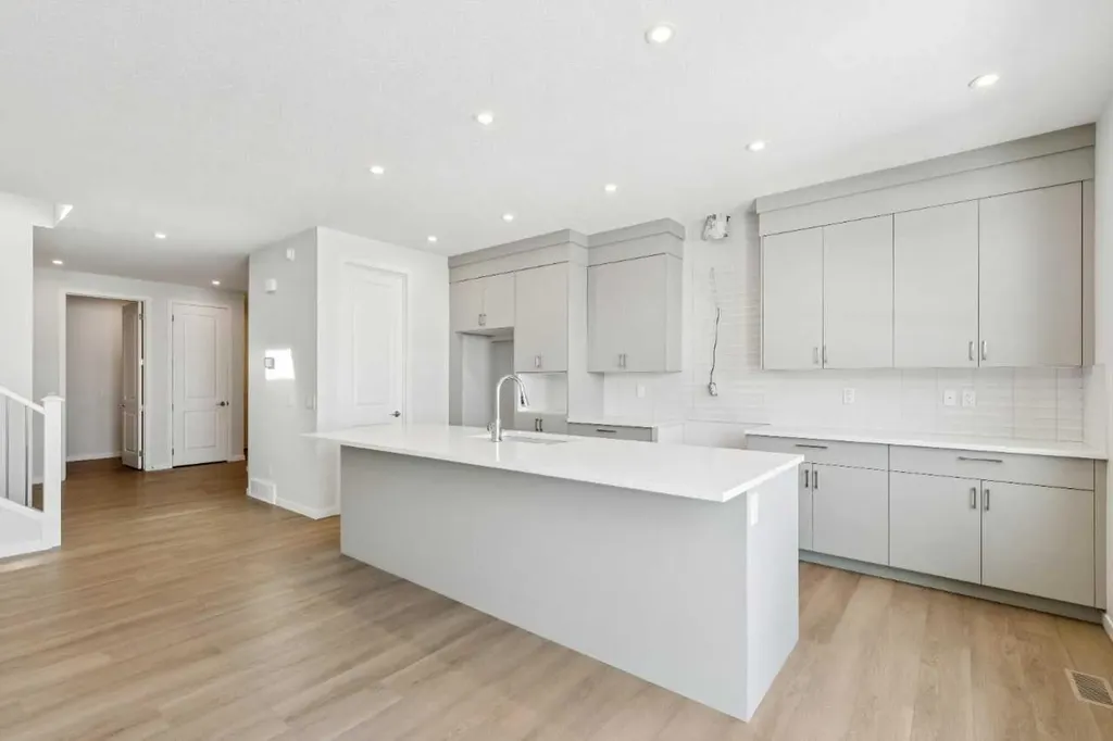 38 Annette Green NW Calgary AB T3R2B5
