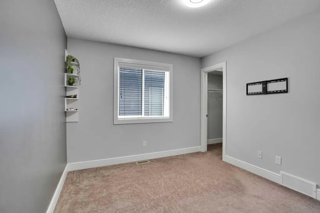 265 Saddlelake Drive NE Calgary AB T3J 0N8