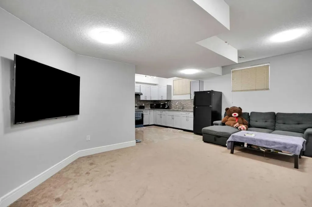 265 Saddlelake Drive NE Calgary AB T3J 0N8