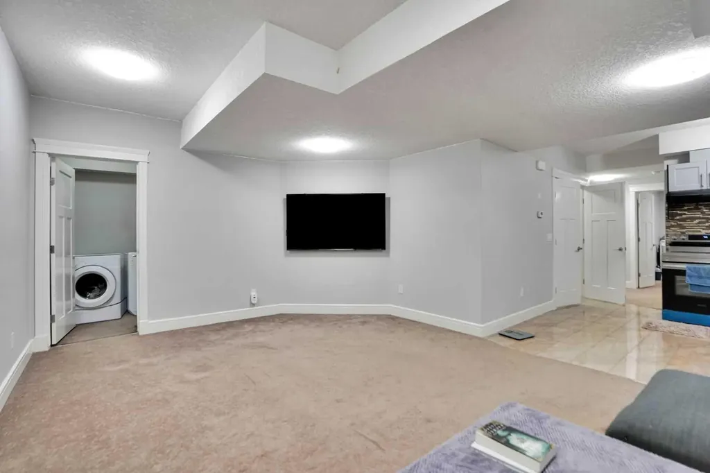 265 Saddlelake Drive NE Calgary AB T3J 0N8