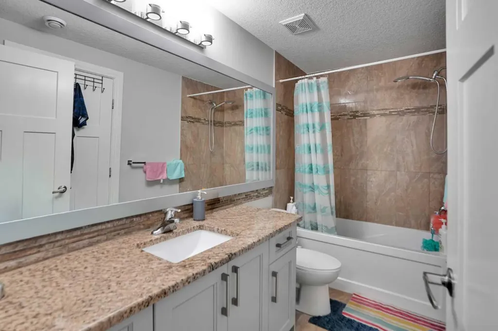 265 Saddlelake Drive NE Calgary AB T3J 0N8