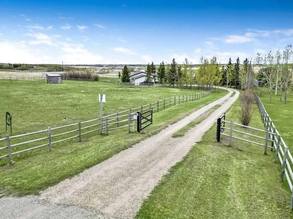 42239 Weedon Trail Rural Rocky View County AB T4C 3A2