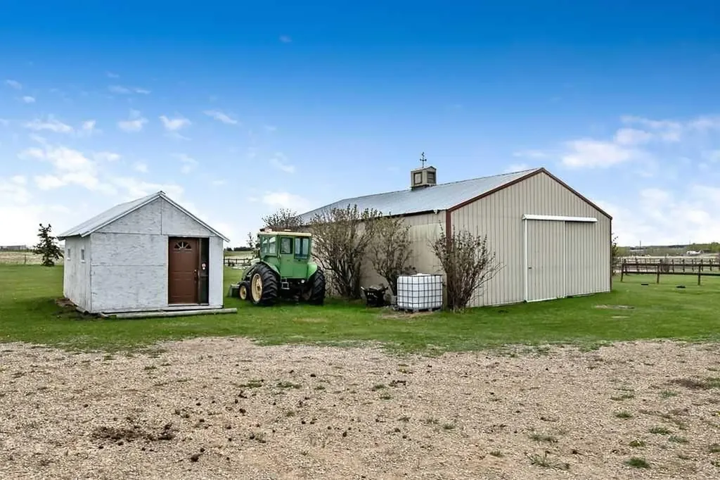 42239 Weedon Trail Rural Rocky View County AB T4C 3A2