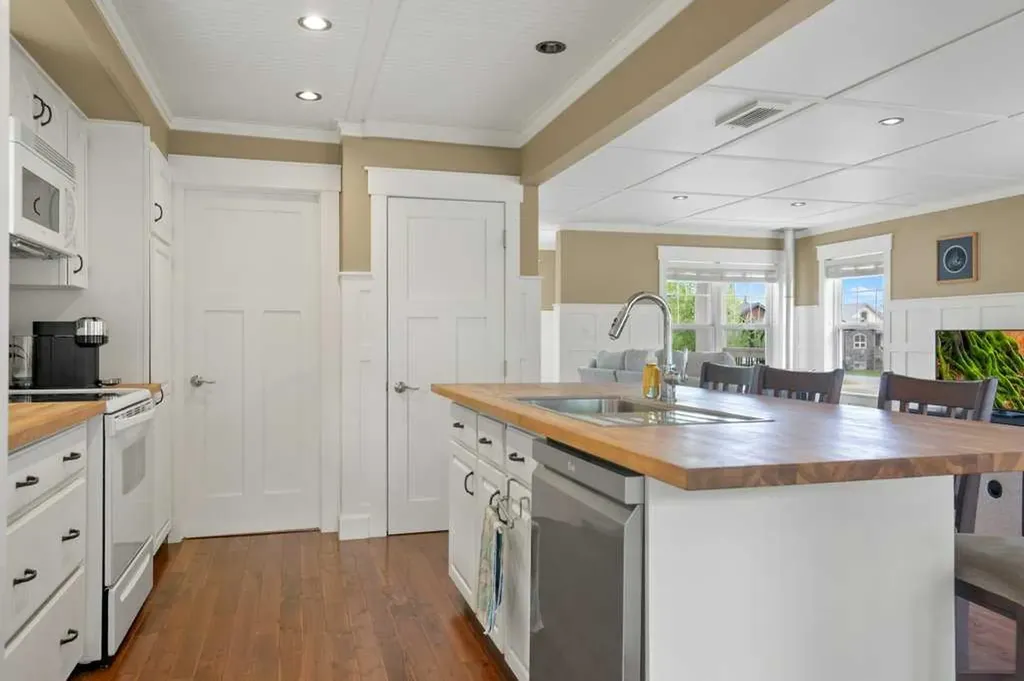 241 Canal Street Rural Ponoka County AB T4L 2N3