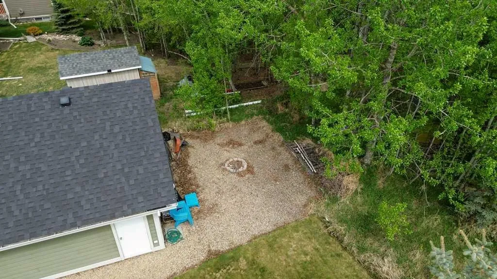 241 Canal Street Rural Ponoka County AB T4L 2N3